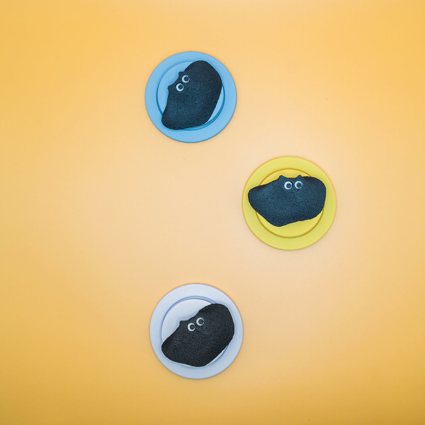 A MagSafe phone grip shaped like a climbing hold, featuring Black Meow the cat – a fun and functional gift for rock climbers and cat lovers.
