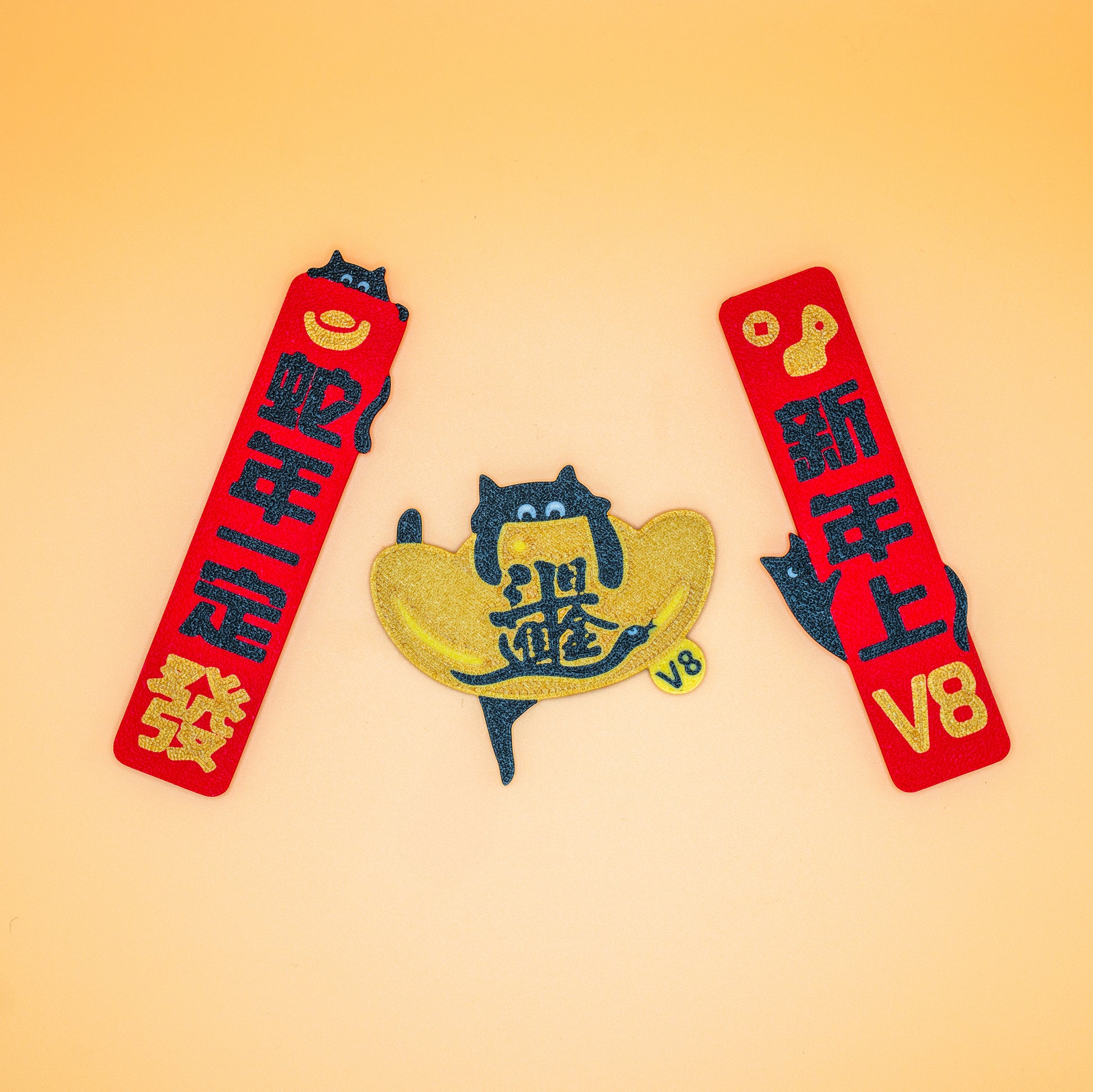Lucky Cat Fridge Magnet Year of the Snake (V8), featuring a playful black cat climber and festive Lunar New Year elements. Designed to bring good fortune, prosperity, and the spirit of climbing. Perfect as a fridge or workspace decoration and a meaningful gift for climbers. 
 