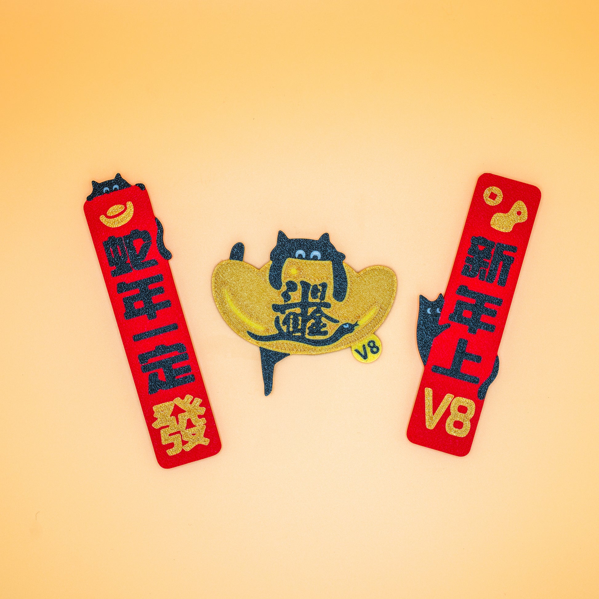 Lucky Cat Fridge Magnet Year of the Snake (V8), featuring a playful black cat climber and festive Lunar New Year elements. Designed to bring good fortune, prosperity, and the spirit of climbing. Perfect as a fridge or workspace decoration and a meaningful gift for climbers. 
 